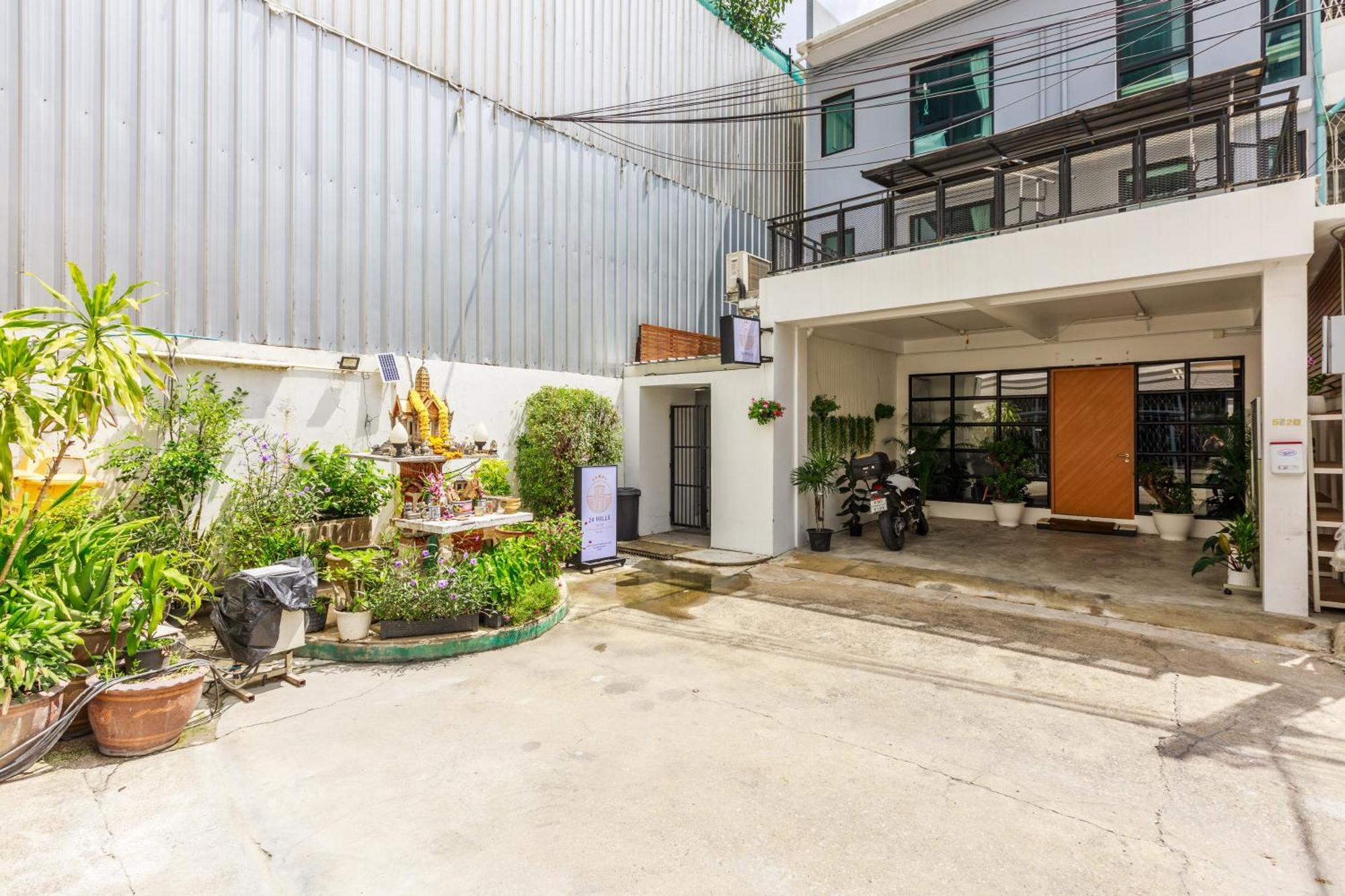 24 Hills Hotel Bangkok Buitenkant foto
